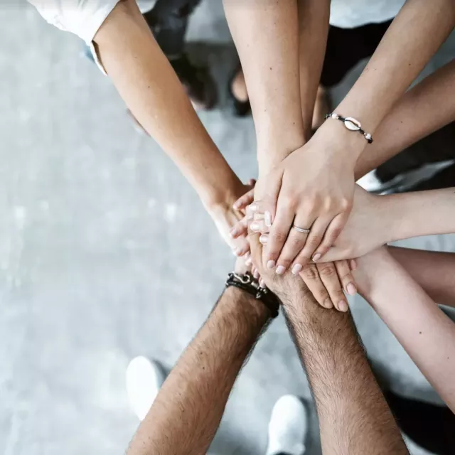 4 Ways Sales Enablement Enhances Sales Performance Management